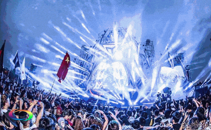 金沙灣藍(lán)騎士水上運(yùn)動中心舞臺項(xiàng)目通用舞臺提供舞臺設(shè)計、舞臺幕布、燈光、機(jī)械以及控制系統(tǒng)等施工內(nèi)容，項(xiàng)目現(xiàn)已圓滿完工。