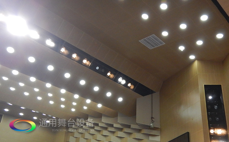 科學(xué)計(jì)劃工期、合理交叉施工，保質(zhì)保量順利完成工程的交付！通用舞臺(tái)阻燃幕布承接羊城廣州培英中學(xué)報(bào)告廳項(xiàng)目！