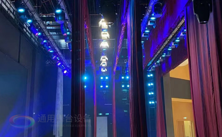 裝飾舞臺(tái) 提升演出效果 舞臺(tái)大幕、二道幕、三道幕、橫側(cè)幕、紗幕、天幕、吸音幕、串疊幕、側(cè)幕、安全防火幕...